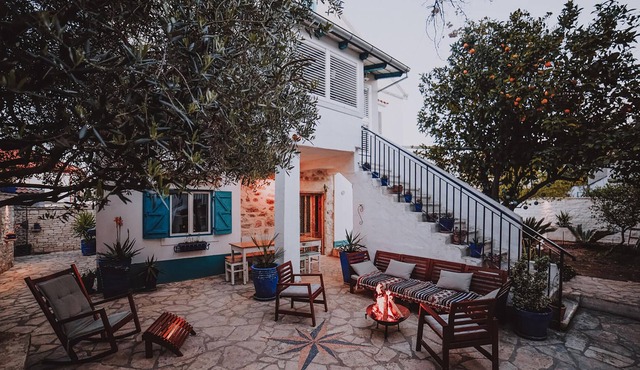 Wonderfully renovated vacation house on Ugljan, opposite Zadar.