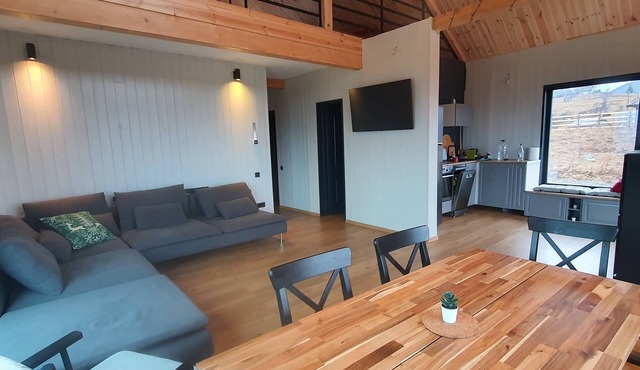 Wooden chalet Located at 1100m altitude Dream area between the mountains in Peștera