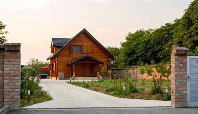 Wooden House Vučedol - Four bedroom villa