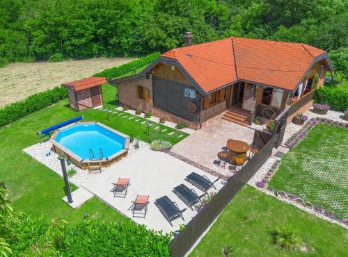Wooden Retreat with Pool, Sauna & BBQ by Destination Green Croatia