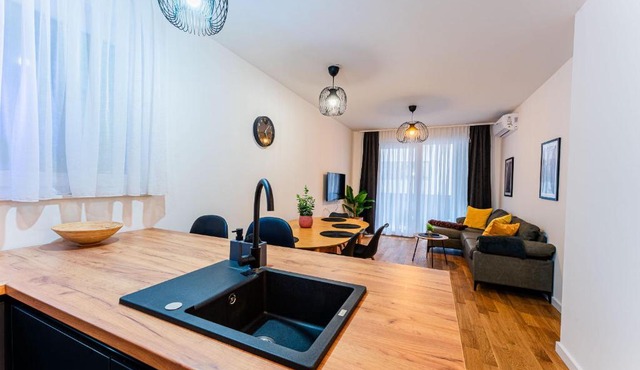 Zagreb 137 - 2 Bedrooms - Parking - 2 Loggia - New - Apartment - Flexible Keybox Entry - Modern - Monthly Rent - WiFi