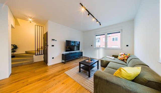 Zagreb 205 - 3 Bedroom - Parking - Two-level - New - Apartment - Flexible Keybox Entry - Modern - Monthly Rent - WiFi
