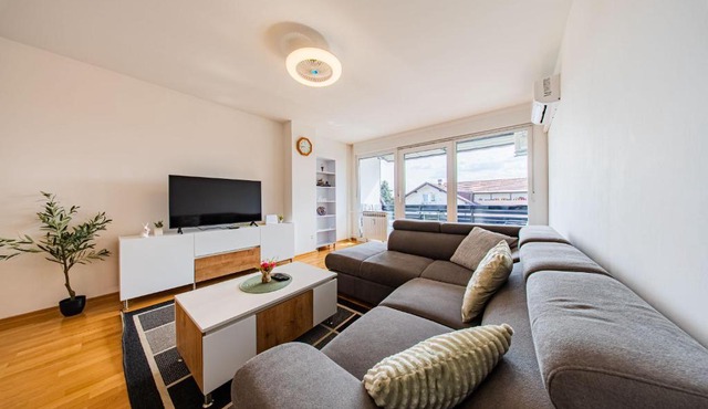 Zagreb 212 - Airport - 1 Bedroom - Balcony - New - Apartment - Loggia - Flexible Keybox Entry - Modern - Monthly Rent - WiFi
