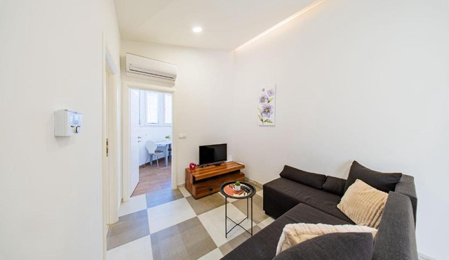 Zagreb 269 - 2 Bedroom Apartment - Parking - WiFi - Keybox entry - New - Monthly Rent - Modern