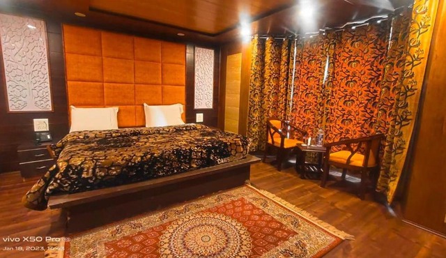 ZAHGEER GULMARG in Gulmarg