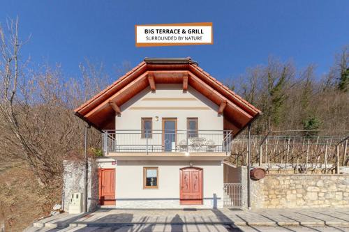 Zidanica med Trtami in Zuzemberk