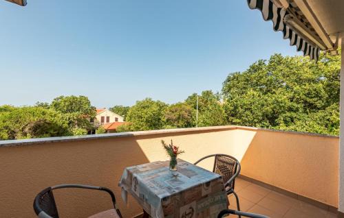 1 Bedroom Nice Apartment In Potocnica