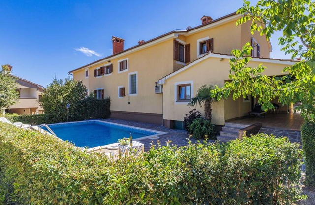 175 m² Accommodation ∙ 5 bedrooms ∙ 12 guests