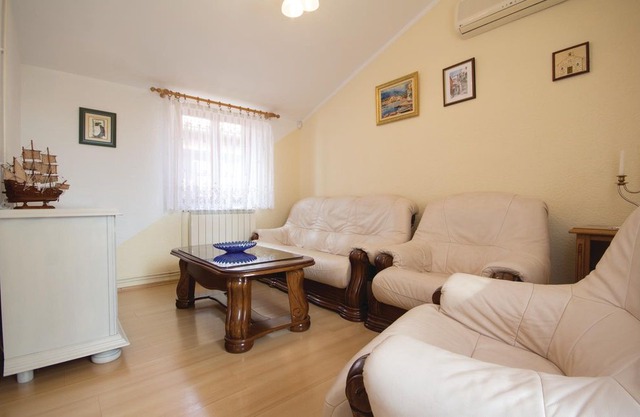 2 bedroom accommodation in Kavran in Kavran