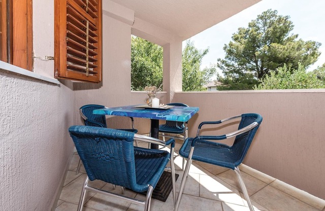 2 bedroom cozy apartment in Grebastica