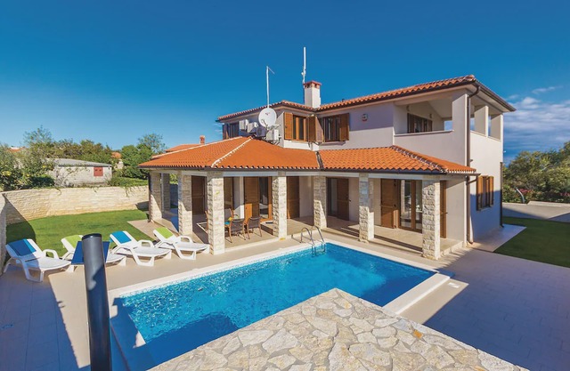 3 bedroom accommodation in Kavran in Kavran