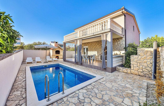 Amazing home in Okrug Gornji
