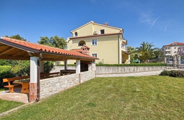 Apartments Anton, (13975), Premantura, hr