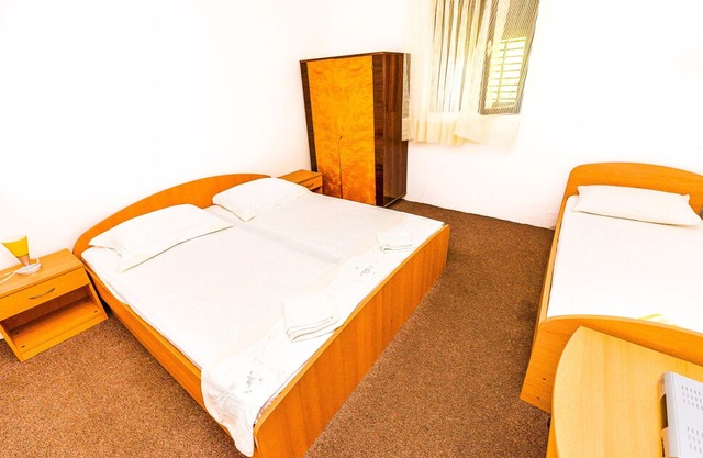 Apartments INGA for up to 10 people near the beach