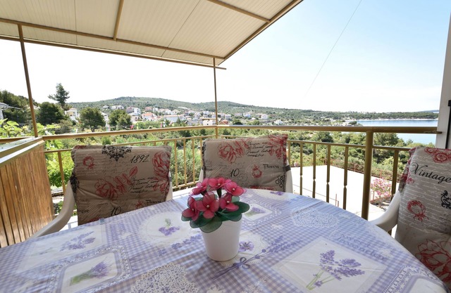 Apartments Jurkic (78001-A2) - Dolac