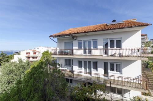 Apartments Karmela 