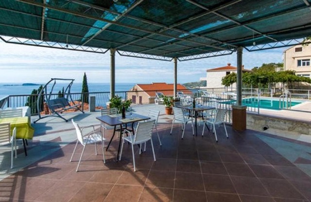 apartments klis -two-bedroom apartment with terrace in Mlini