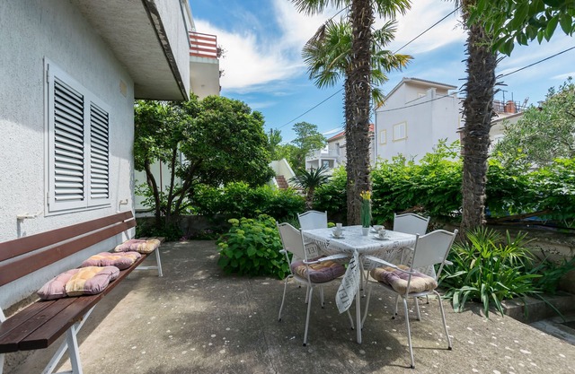 Apartments Miroslava (10581-A3) - Vodice