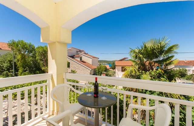 Apartments Pero (55271-A2) - Okrug Gornji (Ciovo) in Okrug Gornji (Ciovo)