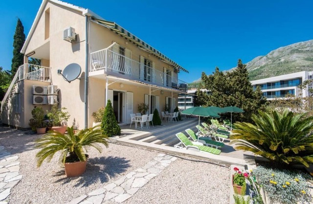 Apartments & Rooms Jokovic- Deluxe Double Room with Terrace and Partial Sea View in Mlini