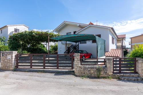Apartments with parking space Pjescana Uvala, Pula - 7349 in Pula