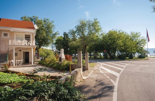 Awesome apartment in Raslina