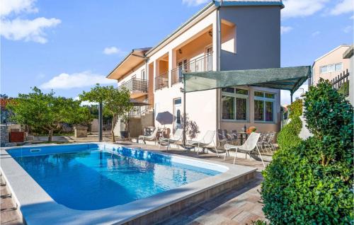 Awesome Home In Razanj