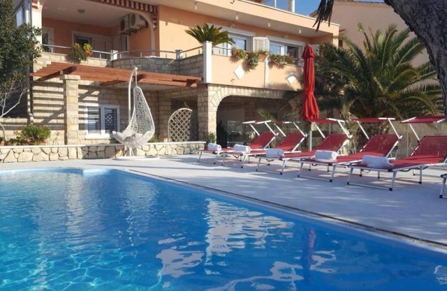 Cherry - relax & chill by the pool: A1 (2+2) - Novalja