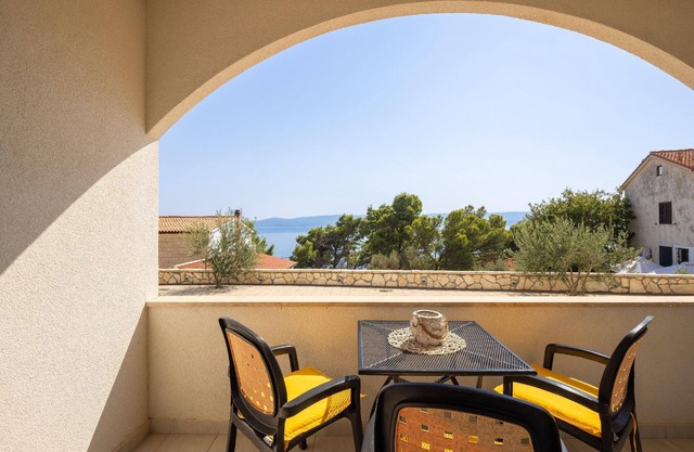 Flat "Daria 3" with a view of the water