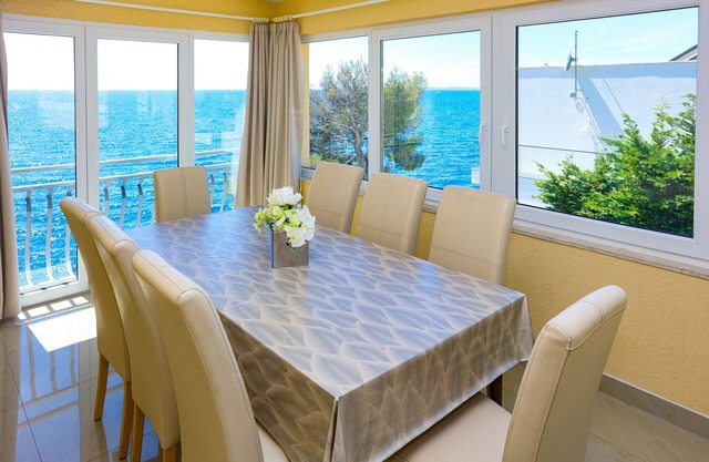 Four-bedroom apartment near beach Bilo (Primošten) (A-4176-c)