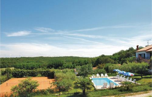 Gorgeous Apartment In Porec-Mugeba With Wifi in Mugeba