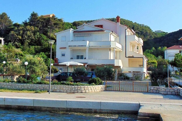 Holiday apartment near the sea in Supetarska Draga