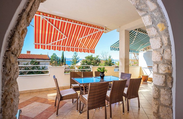 Holiday apartment with sea view and air conditioning