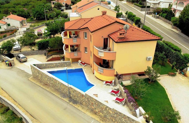 Holiday apartment with use of pool in Vrh