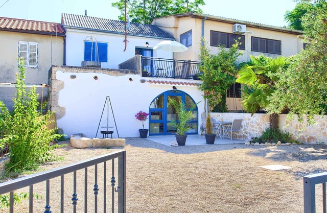 Holiday home with air conditioning and terrace