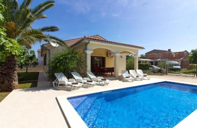 Holiday house Šišan for 1 - 8 persons with 3 bedrooms - Holiday house in Šišan