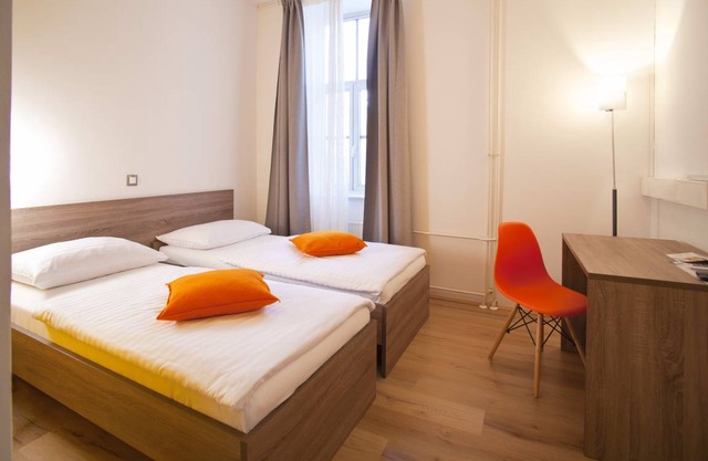 Uni Youth Hostel 