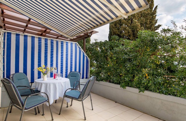 Look forward to a relaxing vacation near the beach and the sea in this vacation apartment.