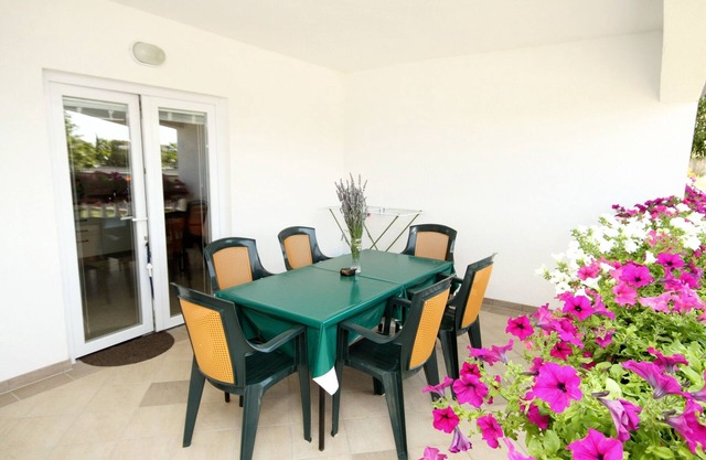 One bedroom apartment with terrace Seline, Paklenica (A-6603-b)