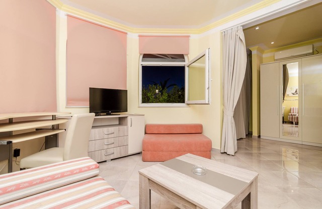 Pansion Villa Antonio - Standard - triple room 1 in Orebic