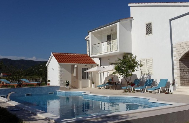 Poolincluded Villa apartment Neoric