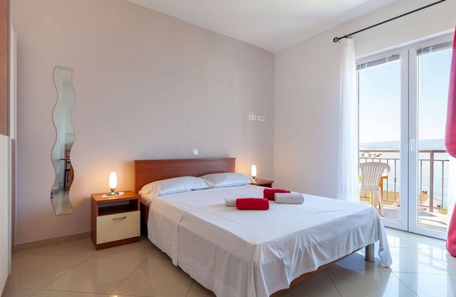 Studio flat with balcony and sea view Stanići, Omiš (AS-17894-a)