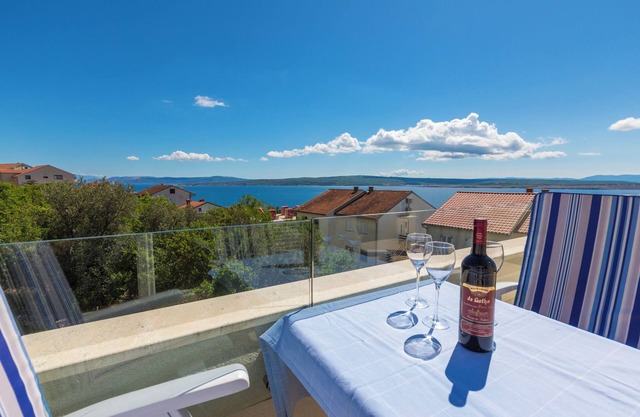 Studio with air conditioning and sea view