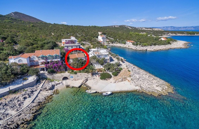Three bedroom apartment near beach Cove Pokrivenik (Hvar) (A-5223-b)