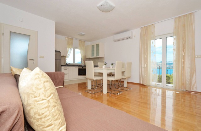 Three bedroom apartment with terrace and sea view Arbanija, Čiovo (A-5228-f) in Slatine