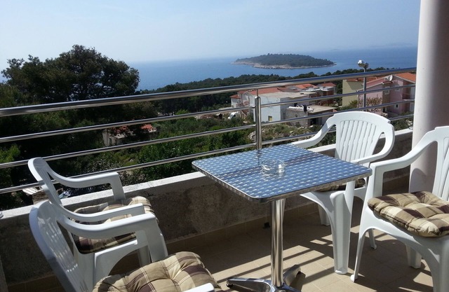 Two bedroom apartment with balcony and sea view Bilo (Primošten) (A-12870-b)