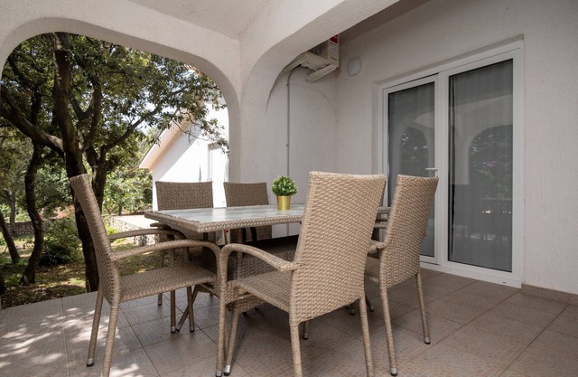 Two bedroom apartment with terrace Mandre (Pag) (A-16836-a)