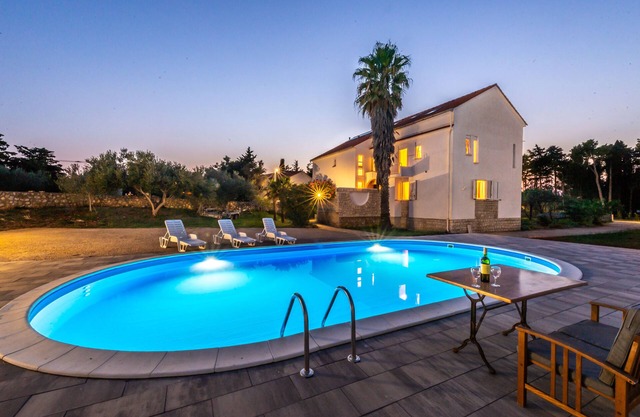 Villa Christina for up to 15 people - with pool, max. capacity 30 people