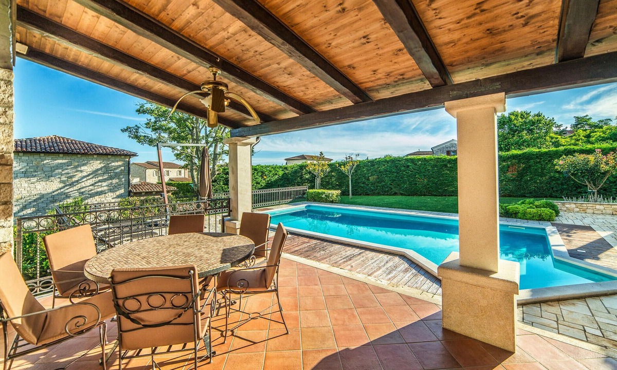 Farini House | 4 bedroom accommodation in Visnjan