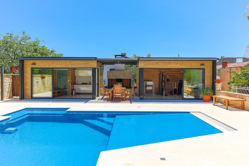 Kastel Stari Villa | Beautiful Home in Kastel Stari With Jacuzzi, Wifi and 2 Bedrooms